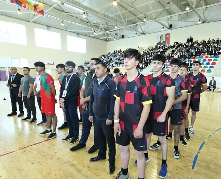 Şahin Bağırov Qobustanda yeniyetmə voleybolçularla görüşüb