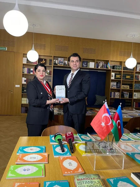 Türkiyənin Rusiyadakı səfirliyi XTNS-nin “Azərbaycan” pavilyonuna kitablar hədiyyə edib