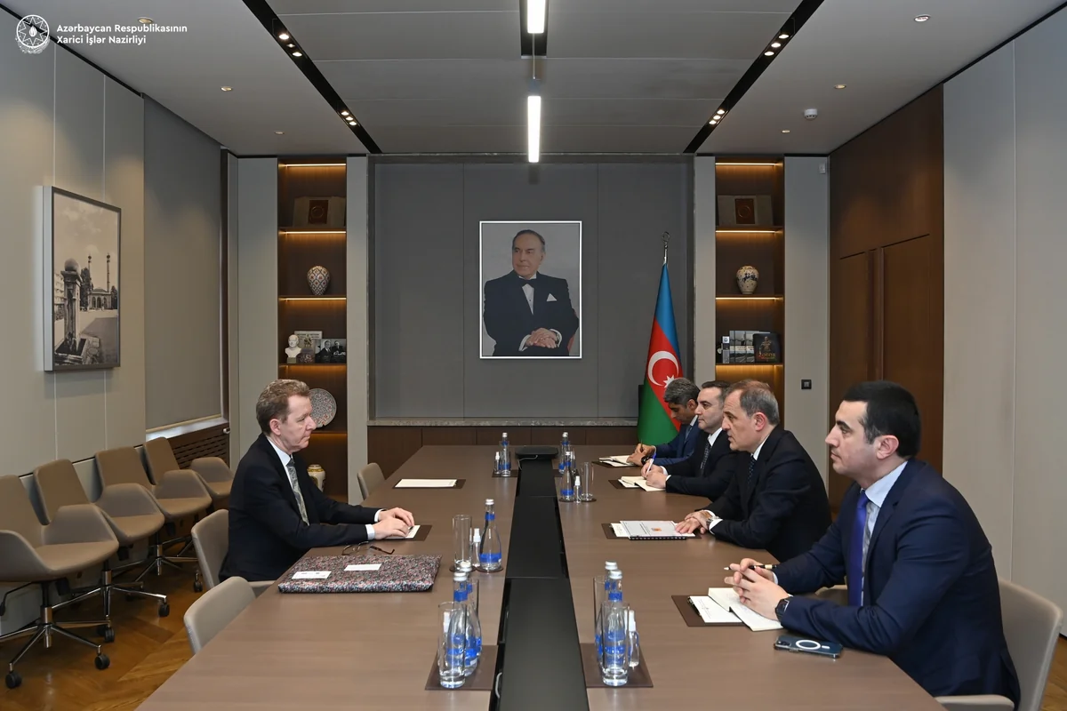 Ceyhun Bayramov diplomatik fəaliyyəti başa çatan Əlcəzair səfiri ilə görüşüb