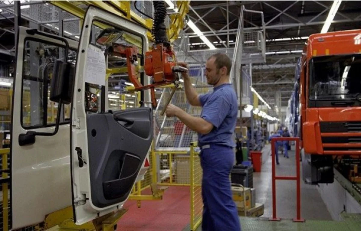 Azerbaijan’s truck manufacturing surges by over 42%