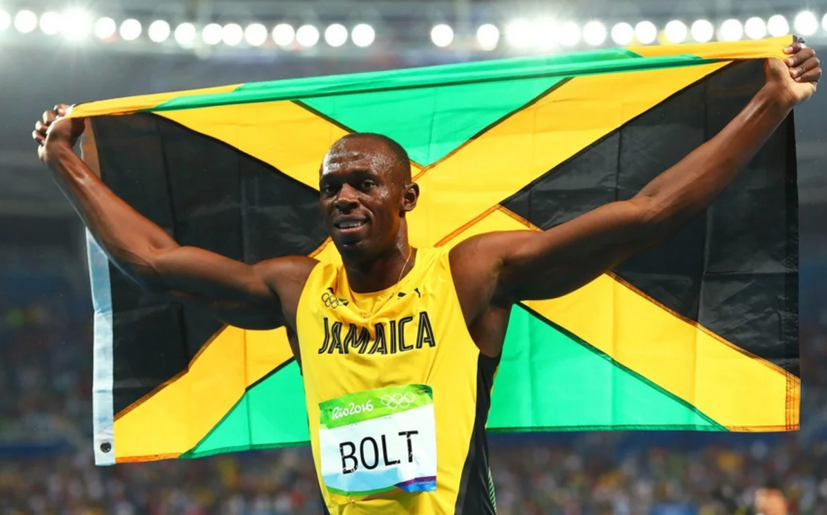 Əfsanəvi idmançı Ronaldunu Messidən üstün tutdu