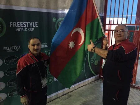 İranda keçirilən sərbəst güləş üzrə Dünya Kubokunda Azərbaycan bayrağına hörmətsizlik edilib - FOTO