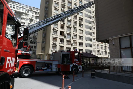 Bakıda çoxmərtəbəli binada yanğın olub, 8 nəfər təxliyə edilib - YENİLƏNİB