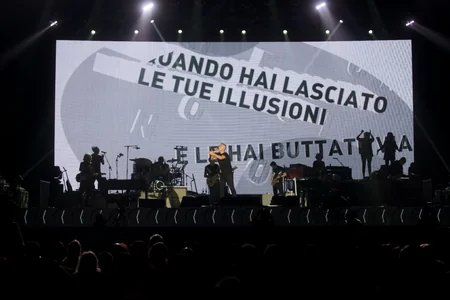 İtalyan müğənni Eros Ramazzotti Bakıda ilk dəfə konsert verib
