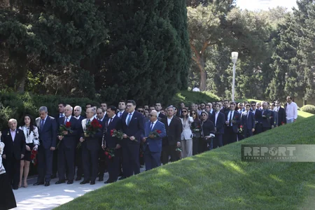 Ümummilli Lider Heydər Əliyevin xatirəsi anılır - FOTOREPORTAJ