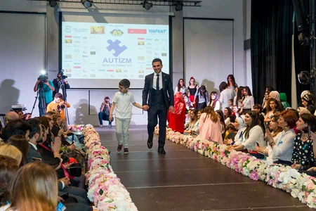 Bakıda autizmli uşaqlar podiuma çıxıblar