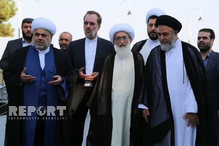 İranın tanınmış din xadimi Şəhidlər Xiyabanını ziyarət edib - FOTO