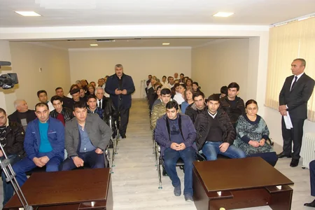 Nazir aprel döyüşləri zamanı yaralanan hərbçilərlə görüşüb