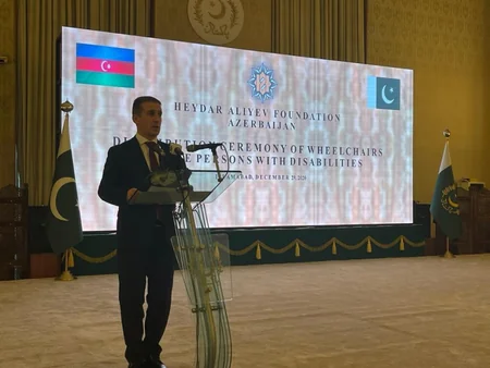 Pakistan Prezidenti Heydər Əliyev Fondunun göndərdiyi əlil arabalarının təqdim olunmasında iştirak edib