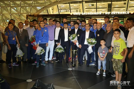 İlk dəfə Avropa çempionu olan Azərbaycanın cüdo yığması Vətənə qayıdıb - FOTO - VİDEO
