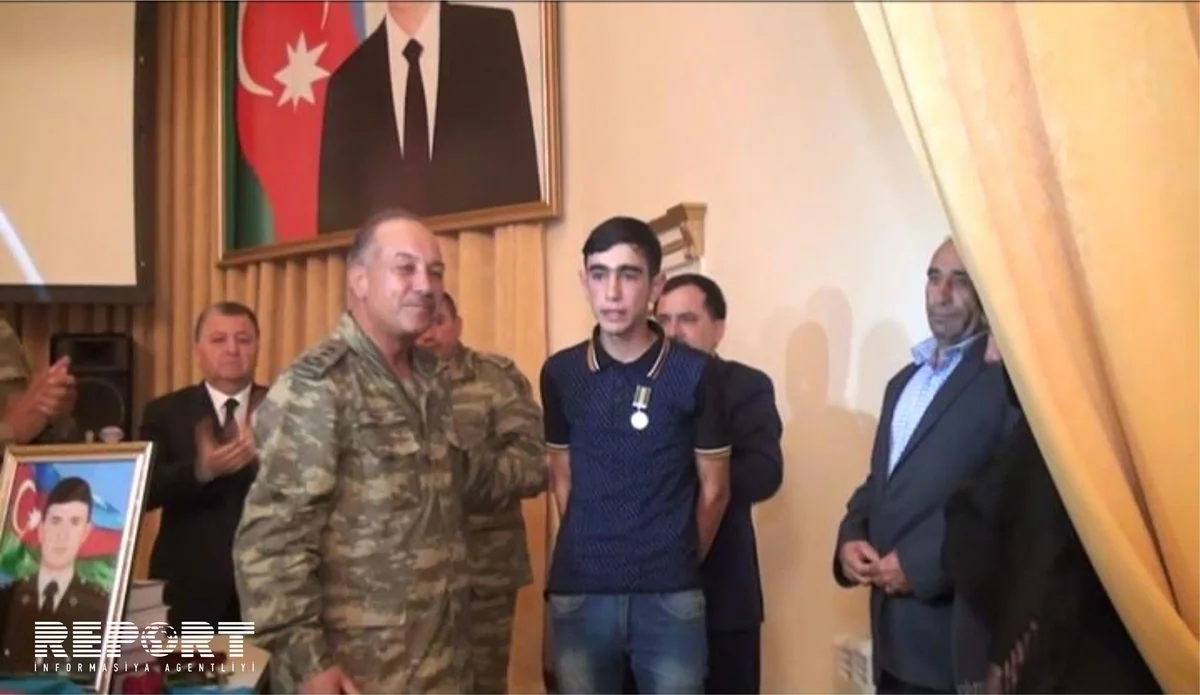 Şəhid olan hərbçilərin təltif edildiyi medallar ailə üzvlərinə təqdim edilib - FOTO