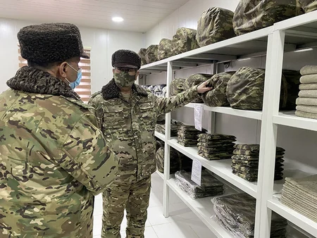 Zakir Həsənov Laçına gedib, yeni tikilən hərbi hissələrə baxış keçirib