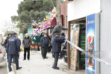 FHN əməkdaşları Binədə qanunsuz tikilmiş obyekti sökür - YENİLƏNİB