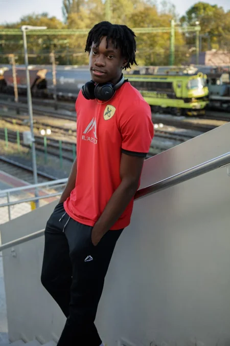 “Xarı Bülbül” Zəfər Günündə formalarını təqdim edib