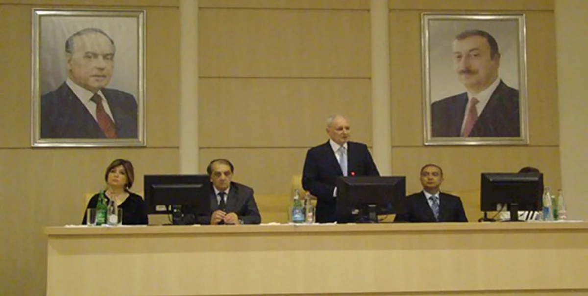 Oqtay Şirəliyev: Tibb müəssisələri əhalinin müraciət və xahişlərinə diqqətlə yanaşmalıdır