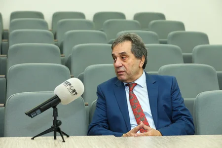 Siyavuş Kərimi: Məktəbli övladlarım da Prezident İlham Əliyevin çıxışlarını böyük həvəslə izləyirlər - MÜSAHİBƏ