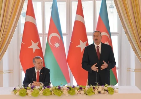 Azərbaycan prezidenti Rəcəb Tayyib Ərdoğana “Heydər Əliyev” ordeni təqdim edib
