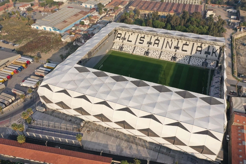 Azərbaycanda işləmiş baş məşqçinin adı stadiona verilir