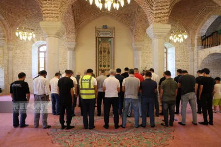 Şuşada bayram namazı qılınıb