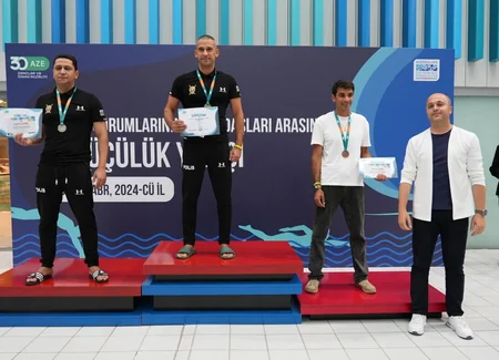 Dövlət qurumlarının əməkdaşları arasında üzgüçülük yarışı keçirilib