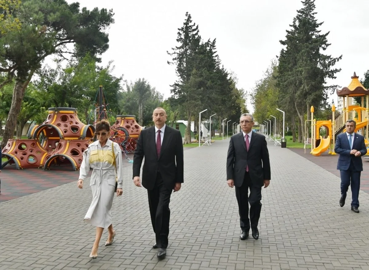 President Ilham Aliyev views conditions created at newly-reconstructed park in Baku