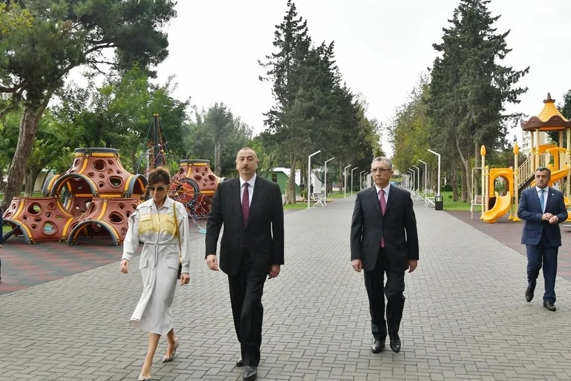 President Ilham Aliyev views conditions created at newly-reconstructed park in Baku