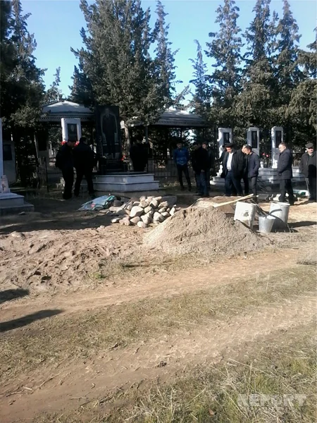 Meyiti Xəzərin Türkmənistan sektorunda tapılan neftçi dəfn olunub - FOTO