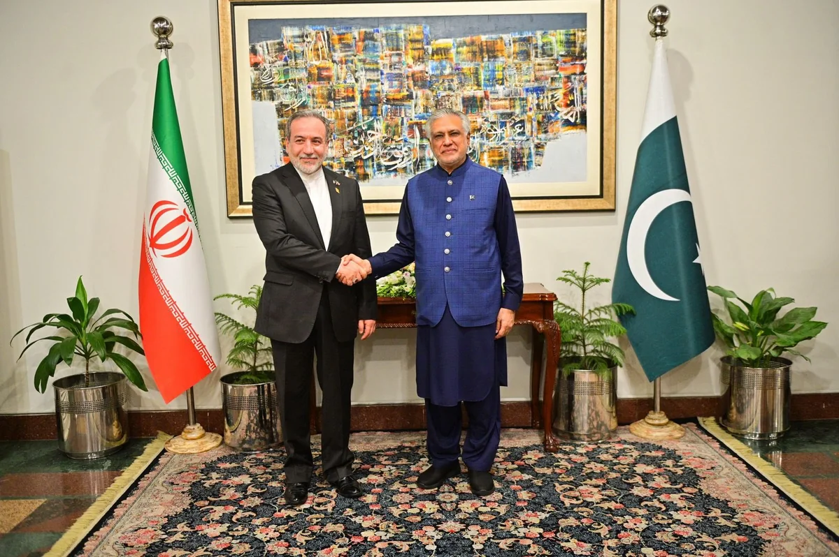 Iran, Pakistan FMs discuss bilateral cooperation in Islamabad