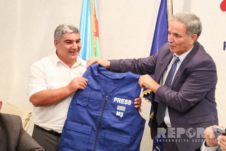 Press Council distributes vests to journalists - PHOTO