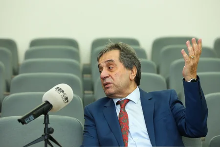 Siyavuş Kərimi: Məktəbli övladlarım da Prezident İlham Əliyevin çıxışlarını böyük həvəslə izləyirlər - MÜSAHİBƏ