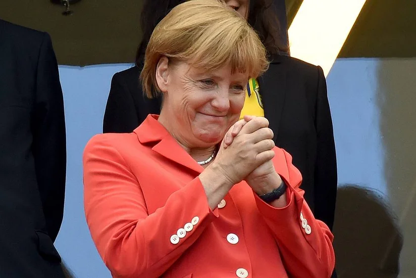 Angela Merkel Bavariya futbolçusunun peyvənd olunmamasına reaksiya verib