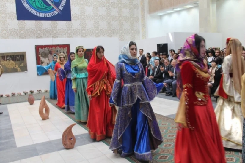 Özbəkistandakı moda sərgisində Qarabağ xanımlarının geyimləri nümayiş etdirilib