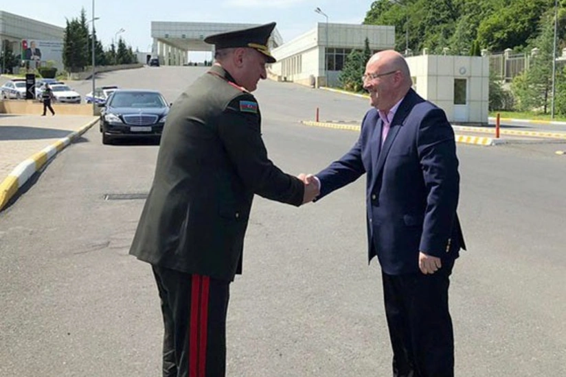 Министр обороны Грузии прибыл в Азербайджан