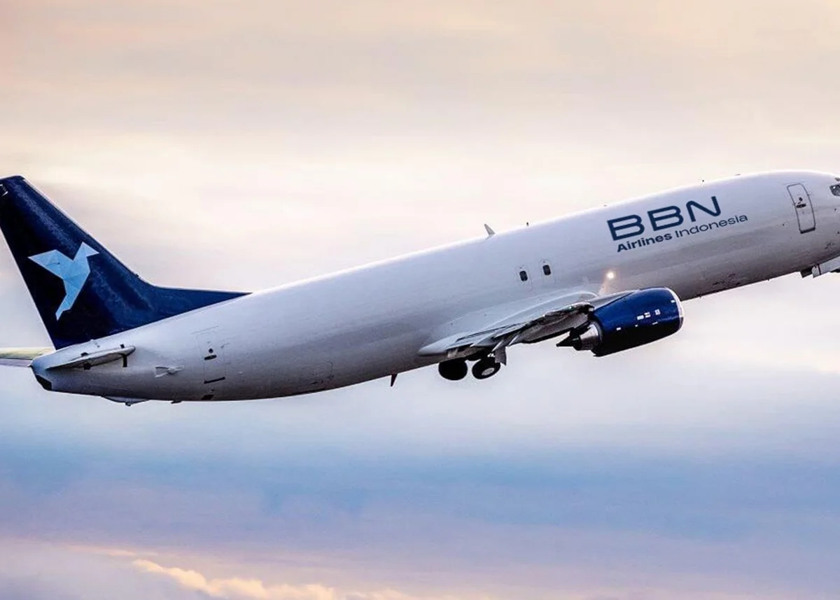 Passenger plane flies over Ukraine for first time since February 2022