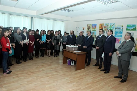 Uşaqların Xocalı soyqırımı ilə bağlı əl işlərindən ibarət sərgi-müsabiqə təşkil olunub