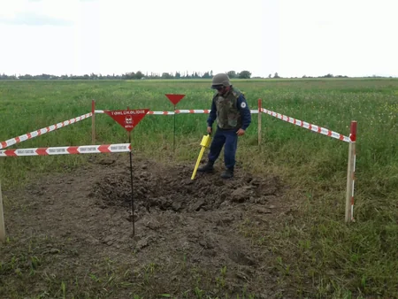 ANAMA 100 mm-lik partlamamış top mərmisi aşkar edib