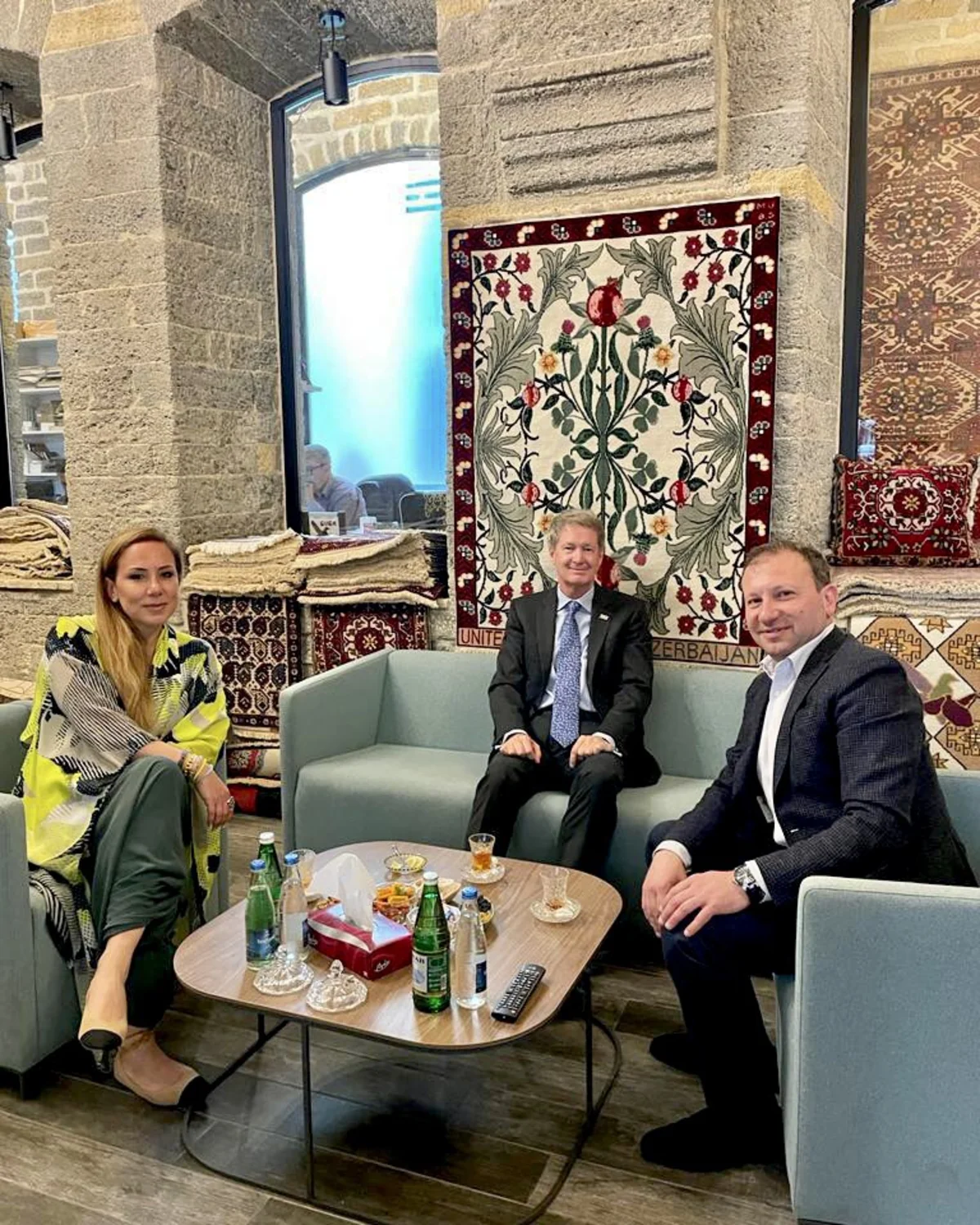 Special carpet prepared on occasion of 30th anniversary of Azerbaijan-UK diplomatic relations