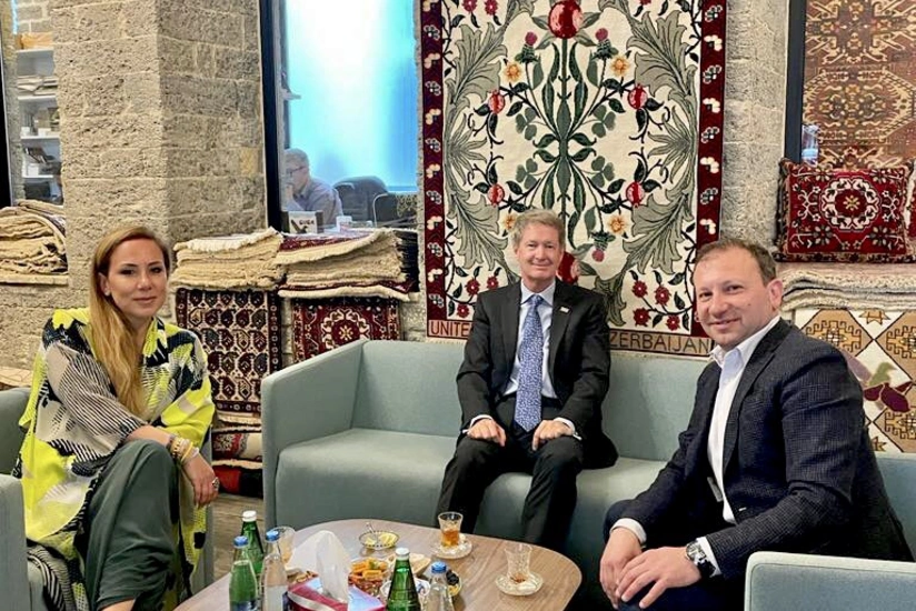 По случаю 30-летия установления азербайджано-британских дипотношений подготовлен специальный ковер