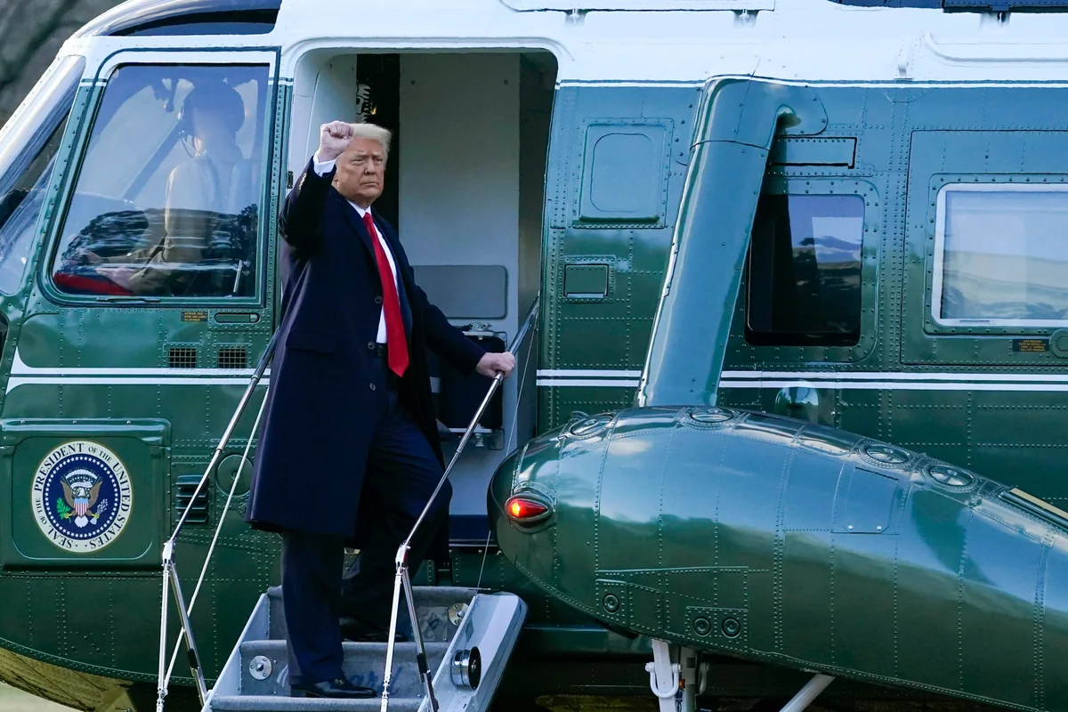 Дональд Трамп и супруга прибыли во Флориду