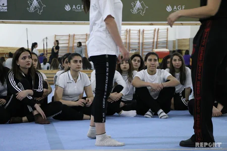 İsrailli təlimçi Bakıda qadınların özünümüdafiəsi üzrə master-klass keçib - FOTO