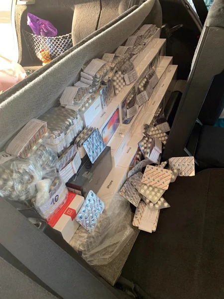 Gömrükçülər qanunsuz mobil telefon və dərman preparatları gətirilməsinin qarşısını alıb