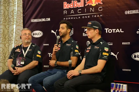 Formula 1 pilotları mətbuat konfransında azərbaycanca Salam, Bakı deyib