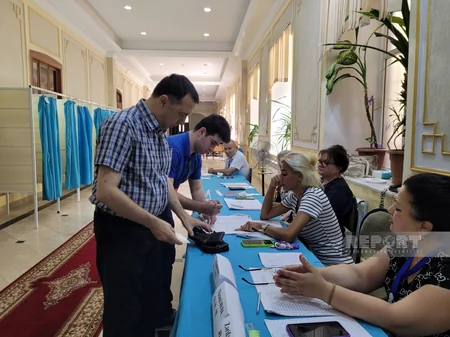 Məntəqə sədri: 90 yaşlı vətəndaşın səsverməyə gəlməsi seçki fəallığını təsdiq edir