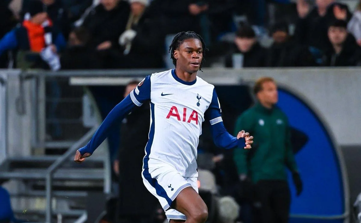 Tottenham signs new contract with Callum Olusesi