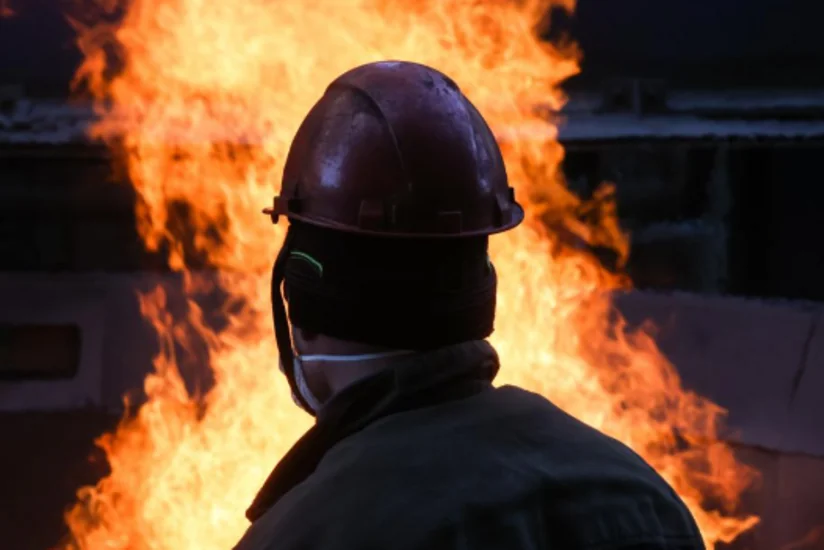 Восемь человек погибли при пожаре в общежитии на юге Москвы