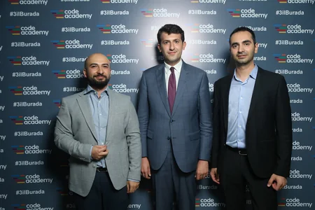 Code Academy 3 illiyini qeyd edib