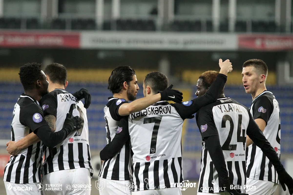 Neftçi rəsmisi: Yalnız bir baş məşqçini qovmuşuq