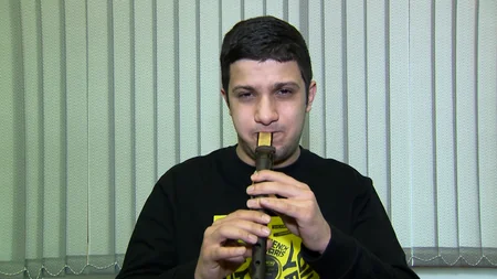 Polis gənc balaban ifaçısının itmiş alətlərini tapıb