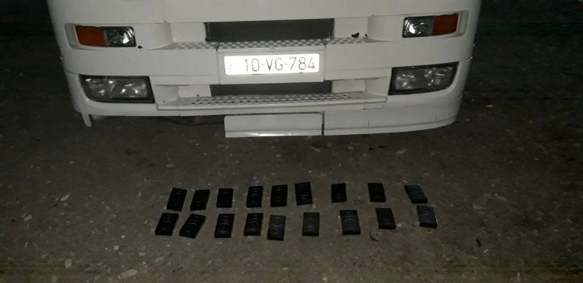 Gömrükçülər Gürcüstandan gələn şəxsdən 18 ədəd İphone aşkarlayıb
