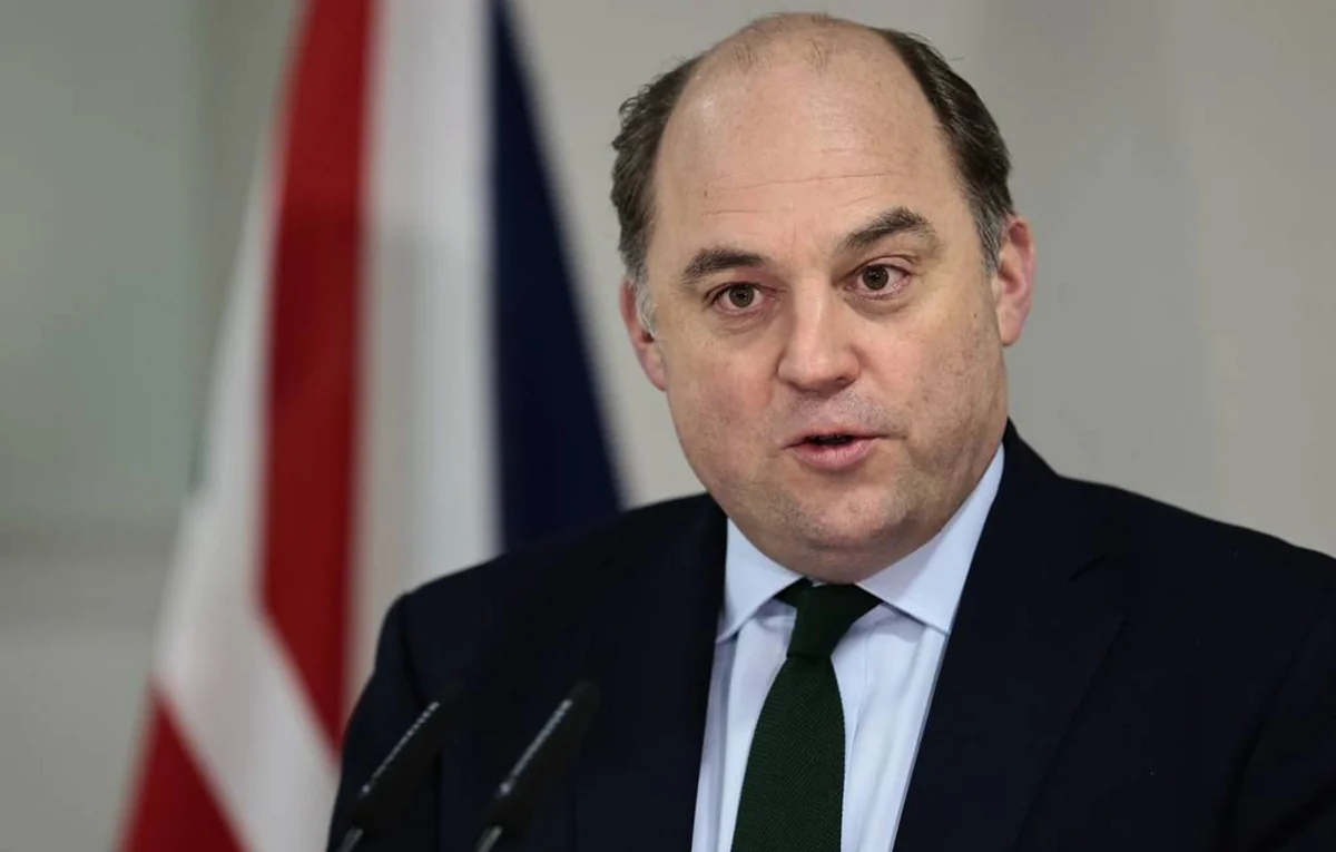 Times: Britaniyanın müdafiə naziri Şoyquya xəbərdarlıq etmək niyyətindədir